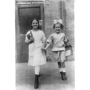  Photo New York City school children. 2 girls with shining 