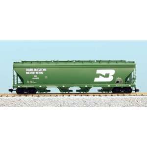    USA Trains 129 Scale 4 Bay Centerflow Hopper, BN Toys & Games