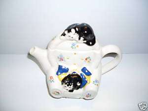 WADE ENGLAND WHIMSICAL COLLECTIBLE TEAPOT  