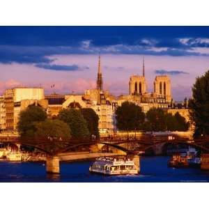 com Cruise Boat on Seine River, Heading Under Pont Neuf Bridge, Paris 
