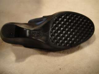 BLACK LEATHER WEDGE HEEL MULES/CLOGS FROM AEROSOLES (SZ 6M) THE SHOES 