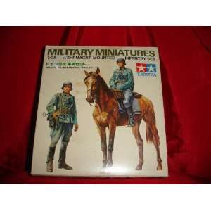 MILITARY MODEL WEHRMACHT MOUNTED INFANTRY SET