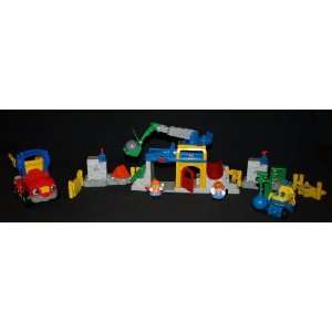  Fisher Price Little People Construction Set: Everything 