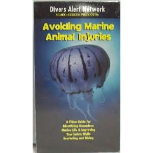  Avoiding Marine Animal Injuries [VHS]: Everything Else
