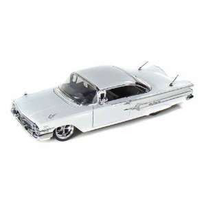  1960 Chevy Impala Old Skool DUB KMC 1/24 White  Toys 