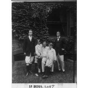  Theodore Roosevelt,President,sons,family,outside,group 