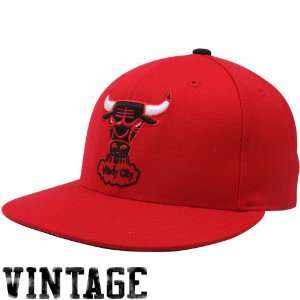 Chicago Bulls Gear : Mitchell & Ness Chicago Bulls Red Basic Vintage 