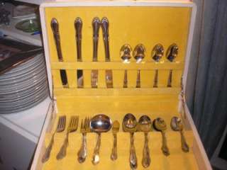   & GEORGE ROGERS ONEIDA 26PC. STAINLESS SILVERWARE SET IN WHITE BOX